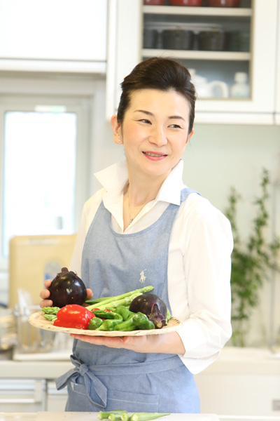 朝野 典子氏